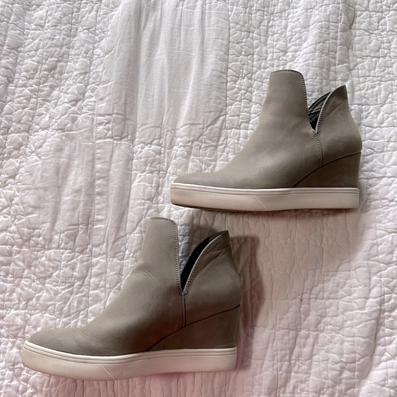 Altar’d State Booties Hightop Ankle Boots Wedge Platform Gray Size 7 - Picture 2 of 5